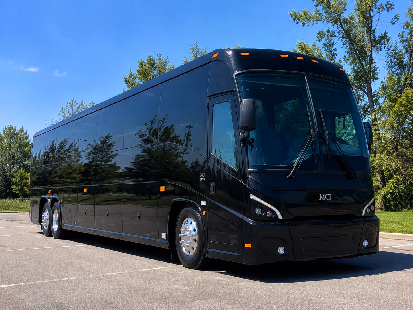 move your entire wedding party between multiple roswell venues in one bus